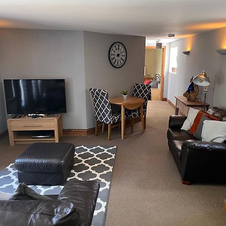 Large 2-Bed House Derbyshire Off Chatsworth Rd Chesterfield Esterno foto